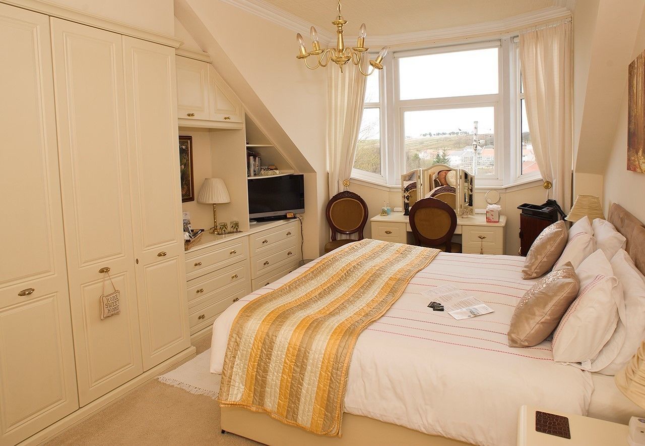 واي فاي مجانًا وملاءات أسرّة