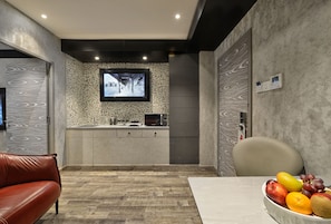 Flat-screen TV - Regenta Central Antarim Ahmedabad (Ahmedabad)