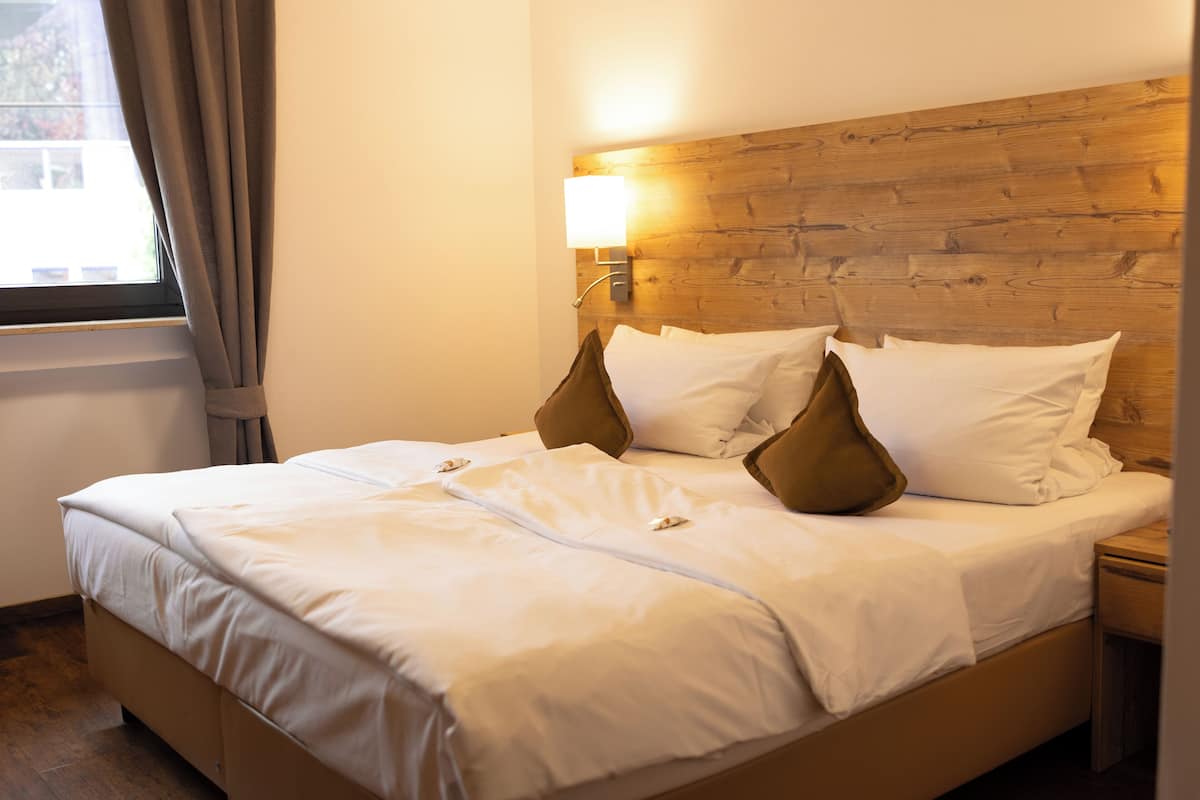 Desk, laptop workspace, free WiFi, bed sheets