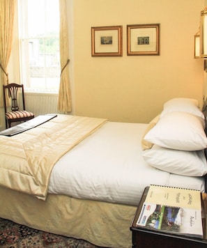Soundproofing, iron/ironing board, free cots/infant beds, free WiFi - Atholl Villa Guest House (Pitlochry)
