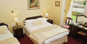 Schallisolierte Zimmer, Bügeleisen/Bügelbrett, kostenlose Babybetten