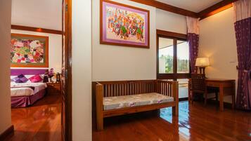 Junior Suite, 1 Bedroom | Living room | TV