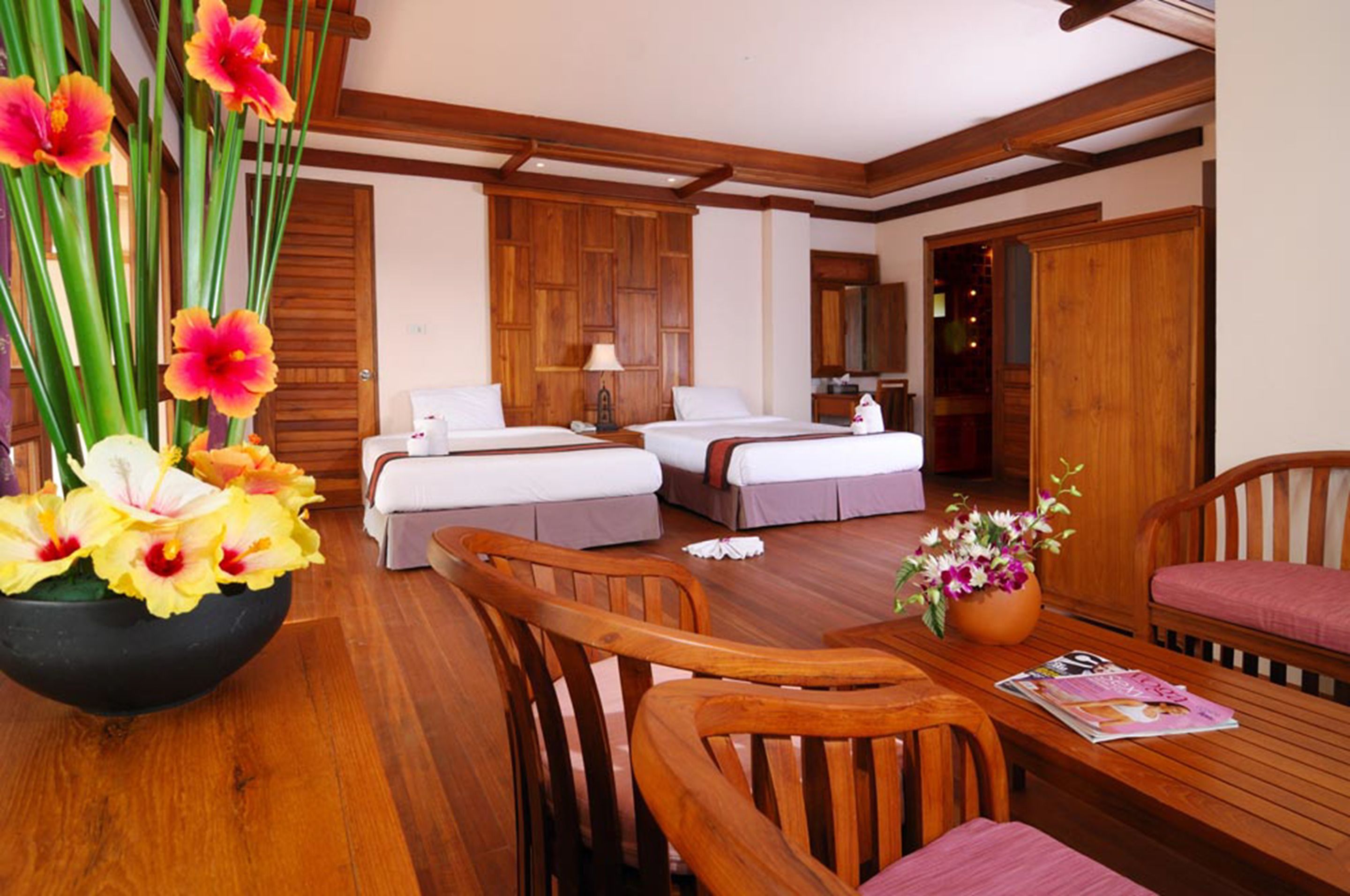 grand deluxe jacuzzi | minibar, in-room safe, desk, blackout curtains