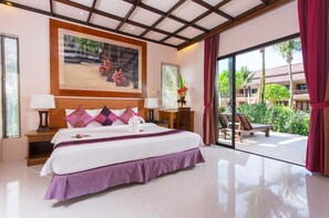 Minibar, safe på rommet, skrivebord og blendingsgardiner