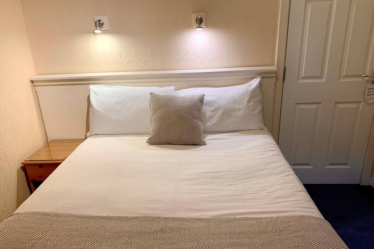 Habitación clásica doble | Cortinas opacas, tabla de planchar con plancha, cunas gratuitas