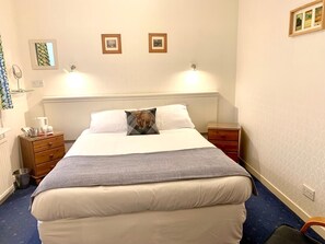Kamar Klasik, 1 Tempat Tidur King | Tirai kedap cahaya, setrika/meja setrika, dan tempat tidur bayi gratis