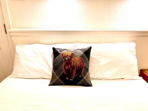 Klassieke kamer, 1 kingsize bed | Verduisterende gordijnen, een strijkplank/strijkijzer, gratis babybedden