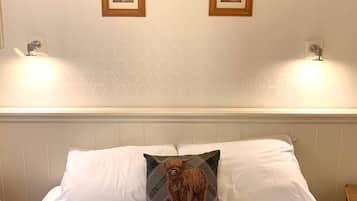 Classic Room, 1 King Bed | Blackout drapes, iron/ironing board, free cribs/infant beds, free WiFi