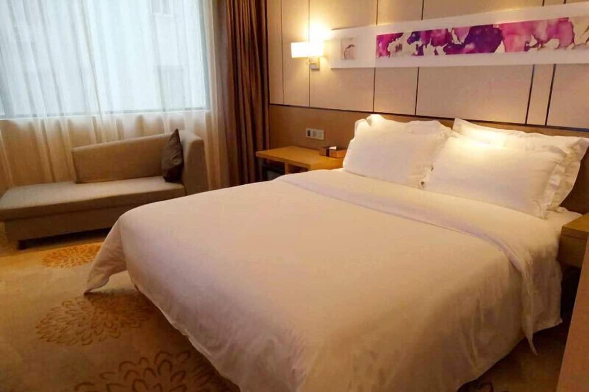 Deluxe King Room | Minibar, blackout curtains, rollaway beds, free WiFi