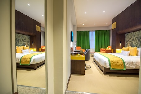 OZONE LUXE | Minibar, in-room safe, desk, laptop workspace