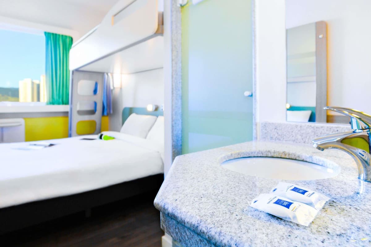 Lydisolert, wi-fi (inkludert) og sengetøy