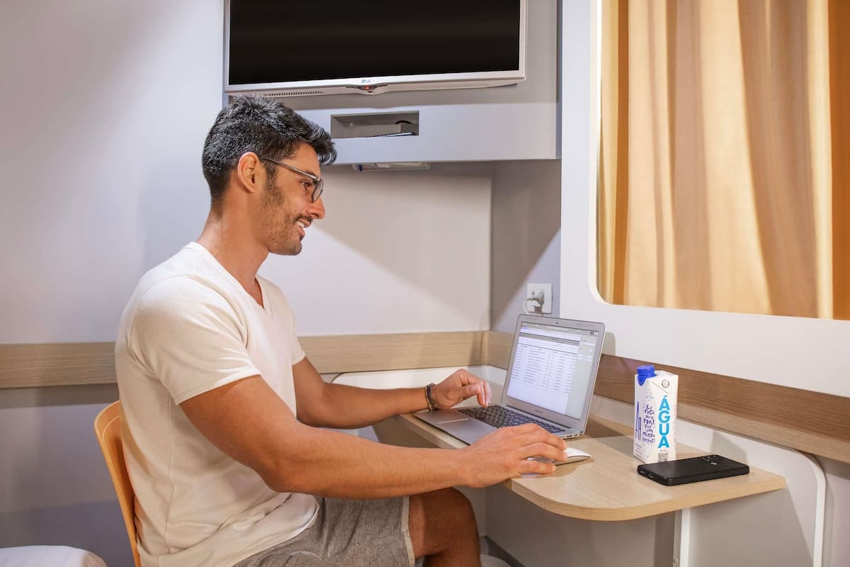 Lydisolert, wi-fi (inkludert) og sengetøy