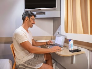 Soundproofing, free WiFi, bed sheets