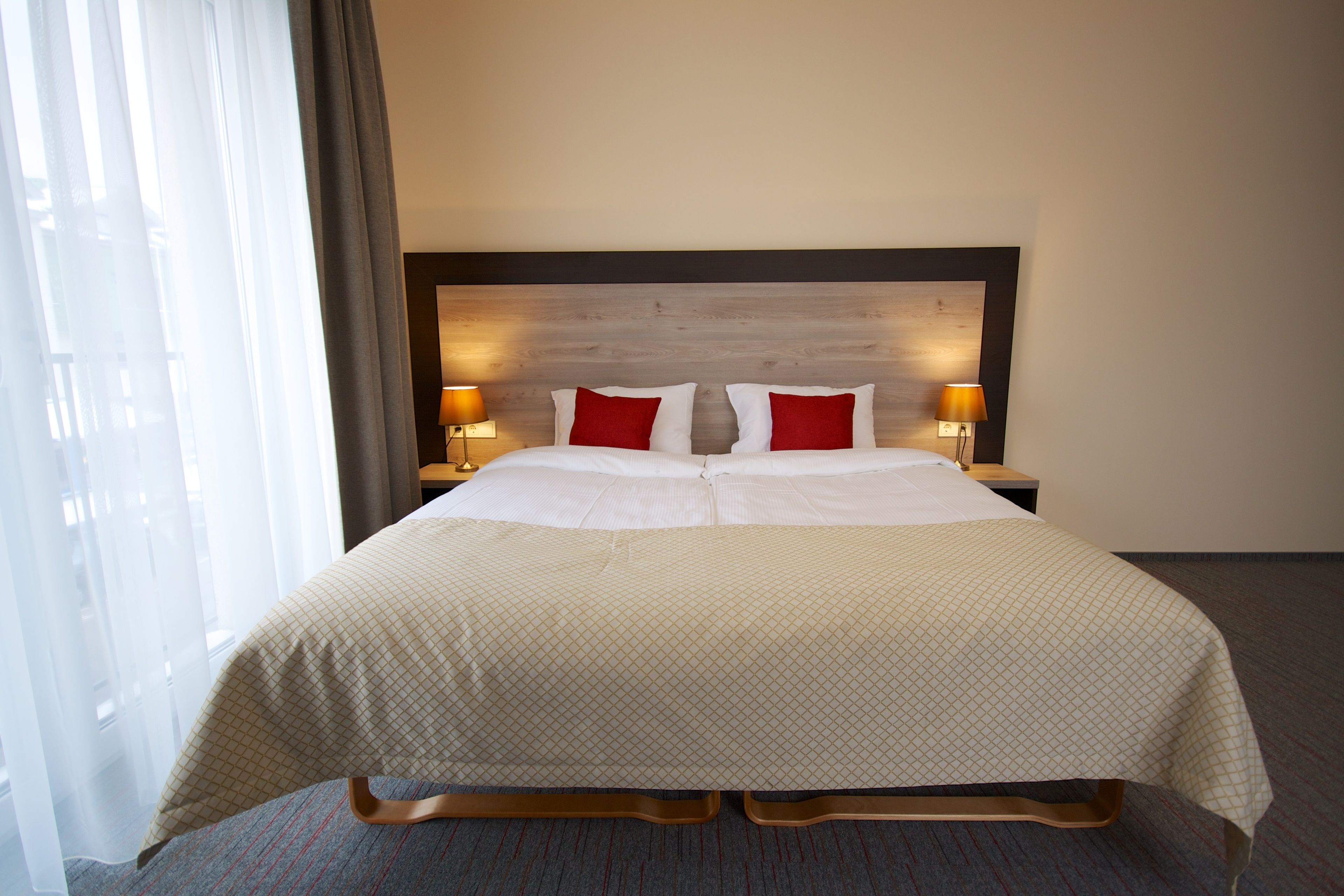 standard double or twin room | in-room safe, desk, free wifi