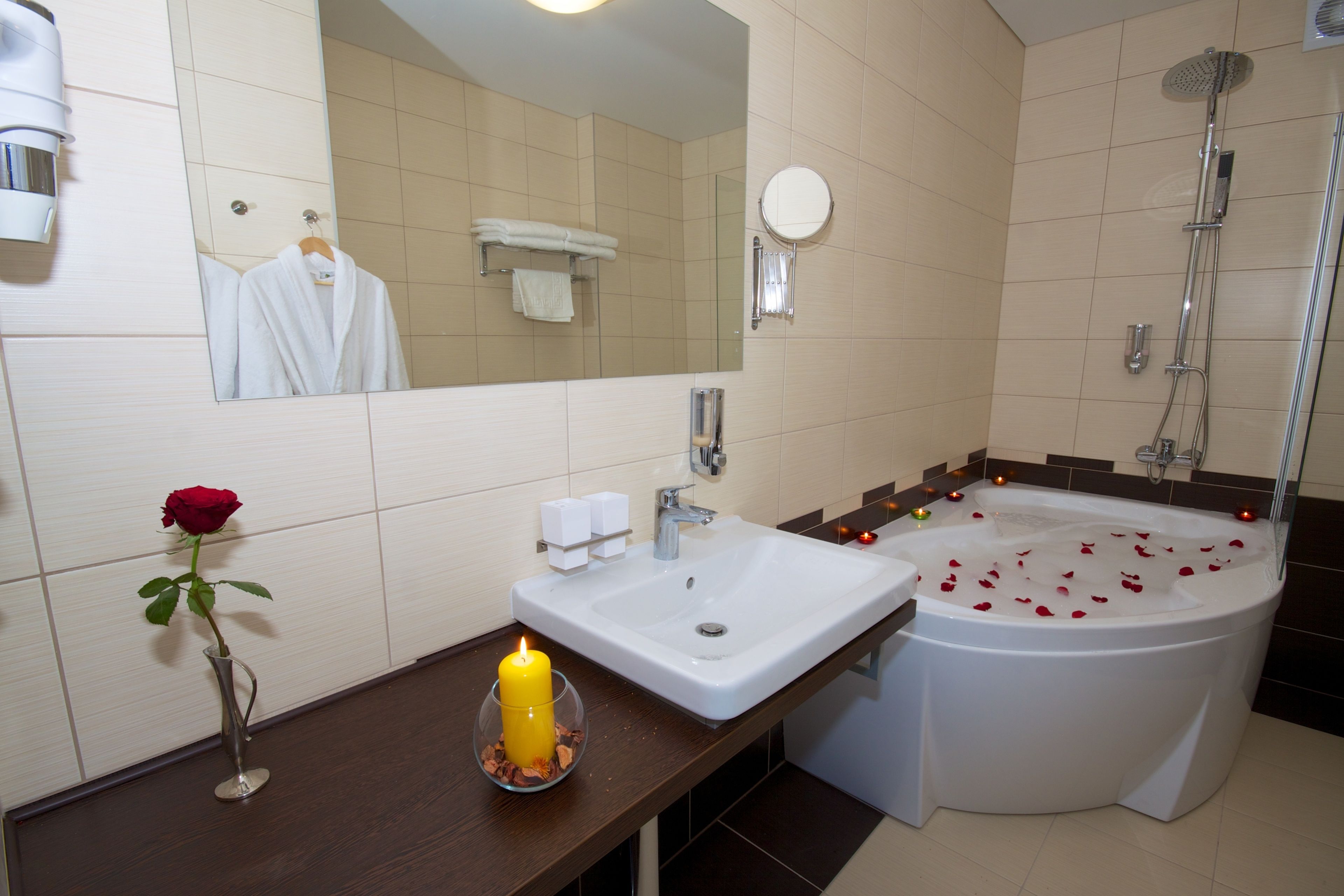 apartment | bathroom | shower, free toiletries, hair dryer, towels