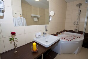 Apartment | Bathroom | Shower, free toiletries, hair dryer, towels - Vila Labas Rytas (Palanga)