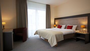 Dobbelt- eller tomannsrom – standard | Safe på rommet, skrivebord og wi-fi (inkludert)