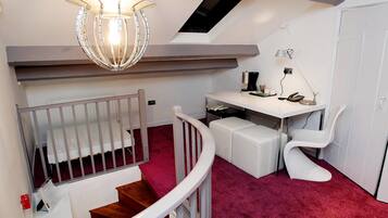 Suite, 3 Bedrooms | Individually decorated, individually furnished, desk, blackout drapes