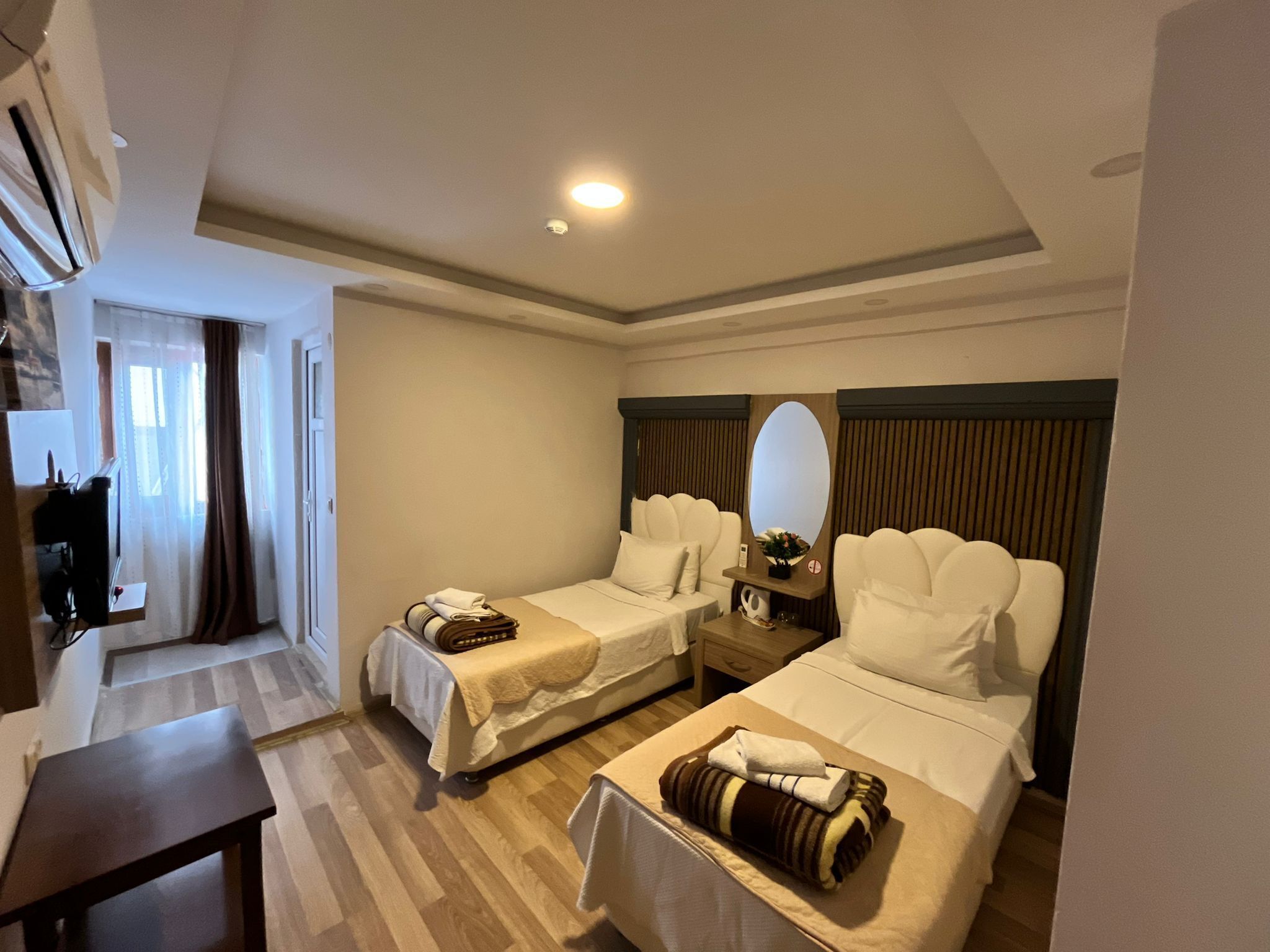 Quarto duplo standard | 2 quartos, lençóis italianos Frette, roupas de cama premium