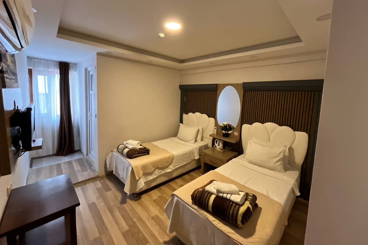 Quarto duplo standard | 2 quartos, lençóis italianos Frette, roupas de cama premium