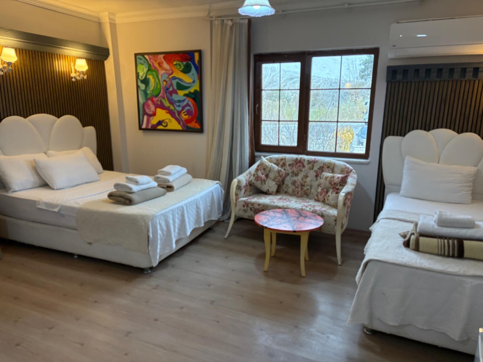 舒適四人房, 山景 | 2 間臥室、高級寢具、免費無線上網、床單