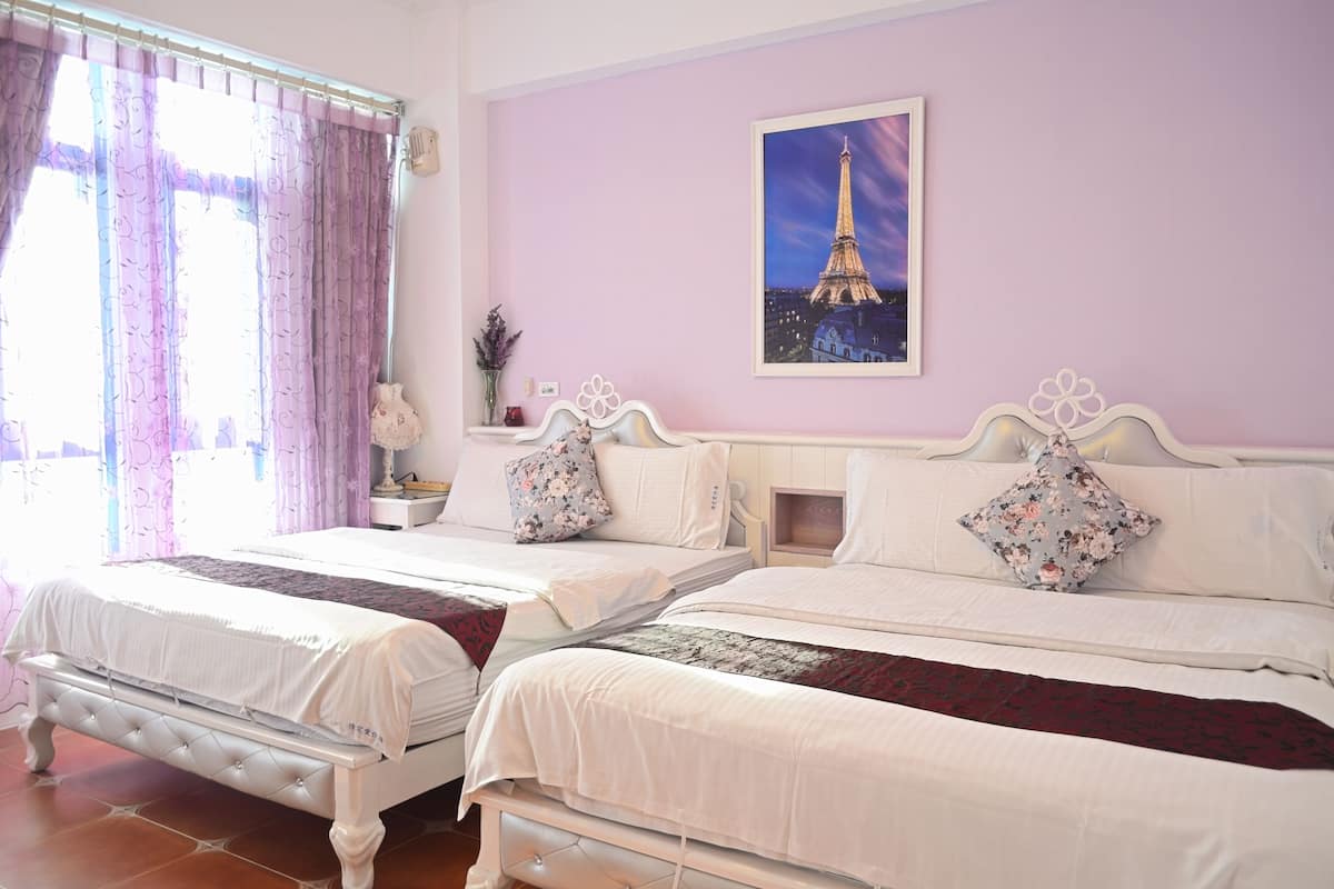 Habitación familiar | Decoración personalizada, muebles diferentes y escritorio