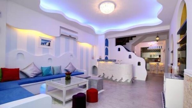Lobby-lounge