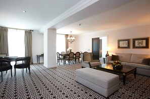 Presidential Suite | Living room | Flat-screen TV - Palm Camayenne (Conakry)