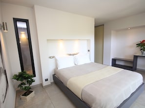 Deluxe Double Room, Private Bathroom | WiFi