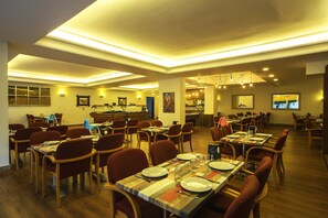 Breakfast, lunch and dinner served - Sun Bay Park Hotel (Marmaris)