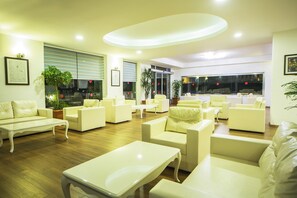 Lobby sitting area - Sun Bay Park Hotel (Marmaris)
