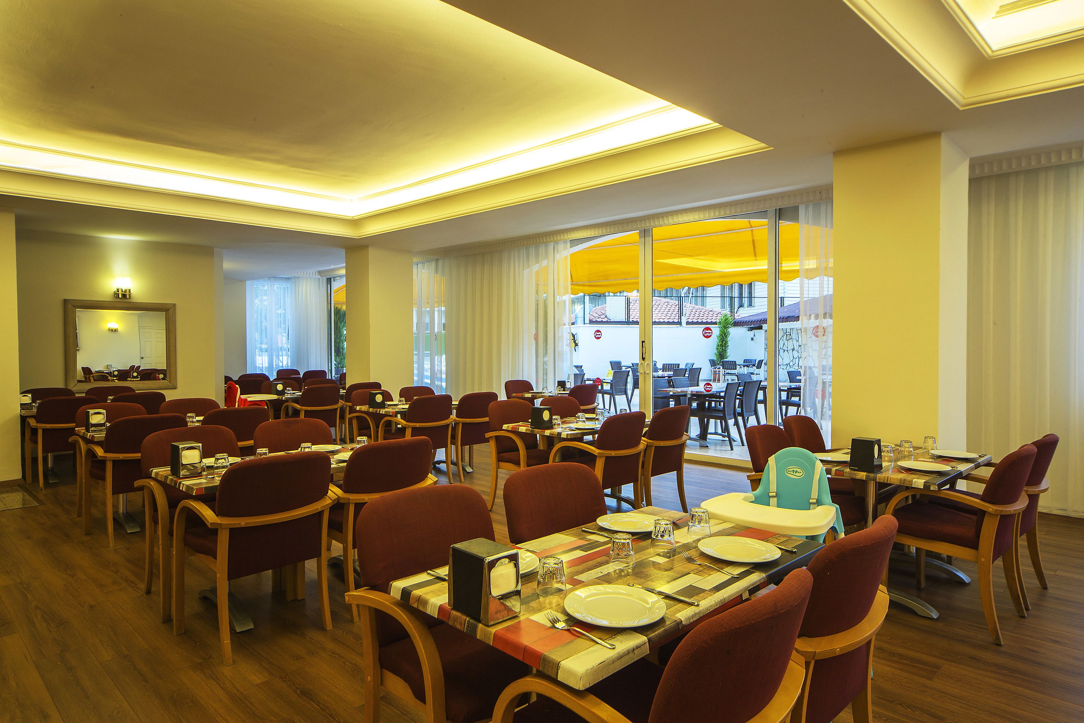 Café da manhã, almoço e jantar