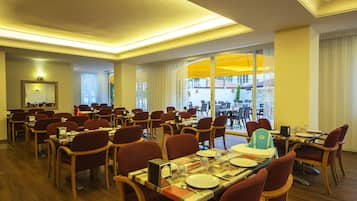 Café da manhã, almoço e jantar