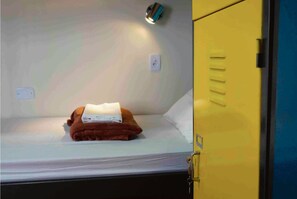 Suite Standar, 1 Tempat Tidur Double | Tirai kedap cahaya, setrika/meja setrika, dan Wi-Fi gratis