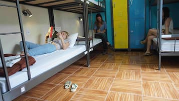 Dormitório compartilhado Conforto, Somente mulheres 8 camas | Cortinas blackout, ferros/tábuas de passar roupa, Wi-Fi de cortesia