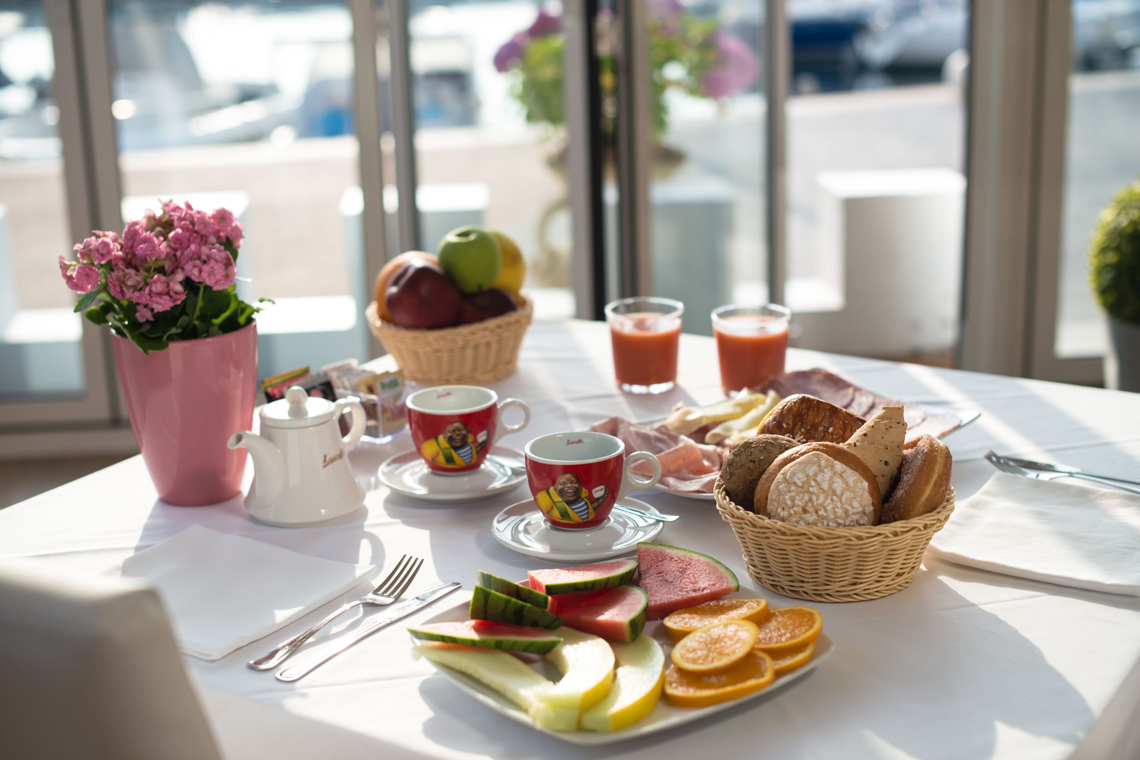 Free daily continental breakfast 