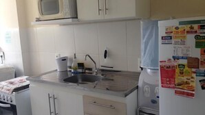 Traditional Apartment, 2 Bedrooms | Private kitchen - Barra da Tijuca - Regiao Olimpica (Rio de Janeiro)