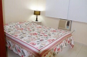 Apartamento tradicional, 2 quartos | 1 quarto, ferros/tábuas de passar roupa, Wi-Fi de cortesia