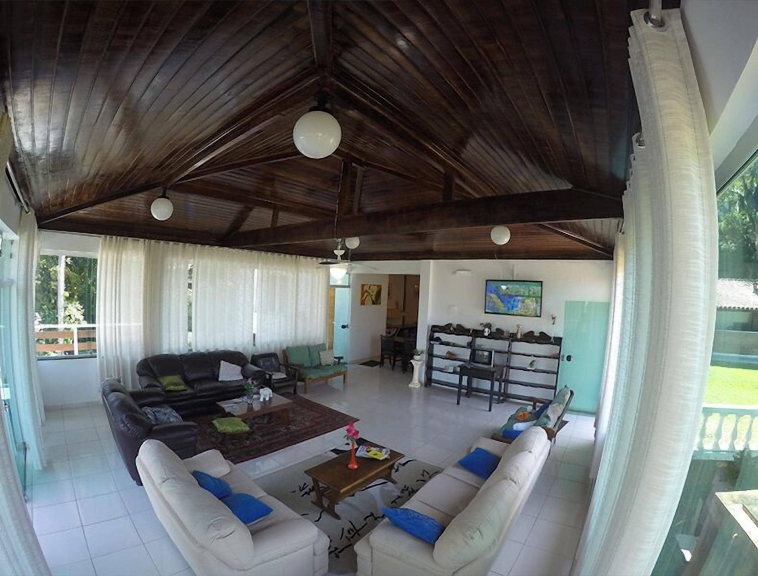 Área de estar no saguão