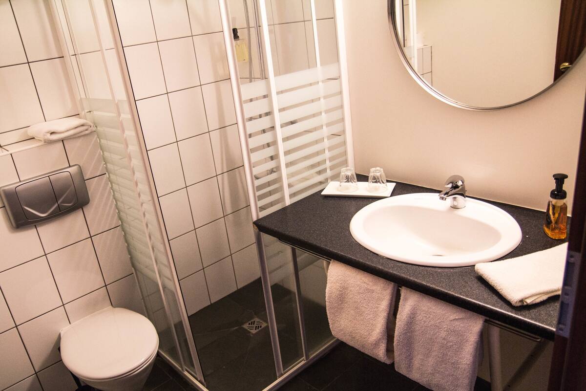 shower, hair dryer, heated floors, towels