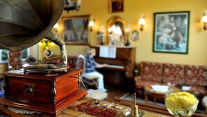 Interior detail - Logis Hôtel le Trianon (Etel)