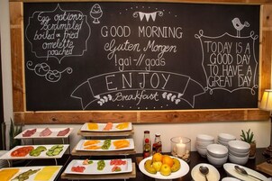 Tägliches Frühstücksbuffet gegen Gebühr