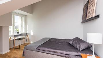 1 dormitorio, escritorio, espacio para trabajar con un portátil