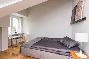 1 bedroom, desk, laptop workspace, free WiFi