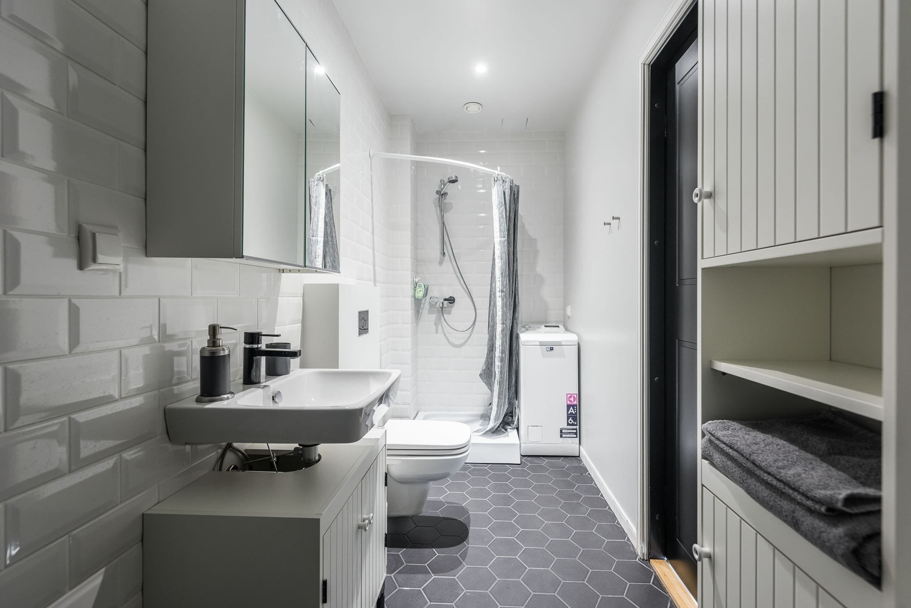 Shower, free toiletries, hair dryer, bathrobes