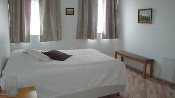 Cribs/infant beds, rollaway beds, free WiFi