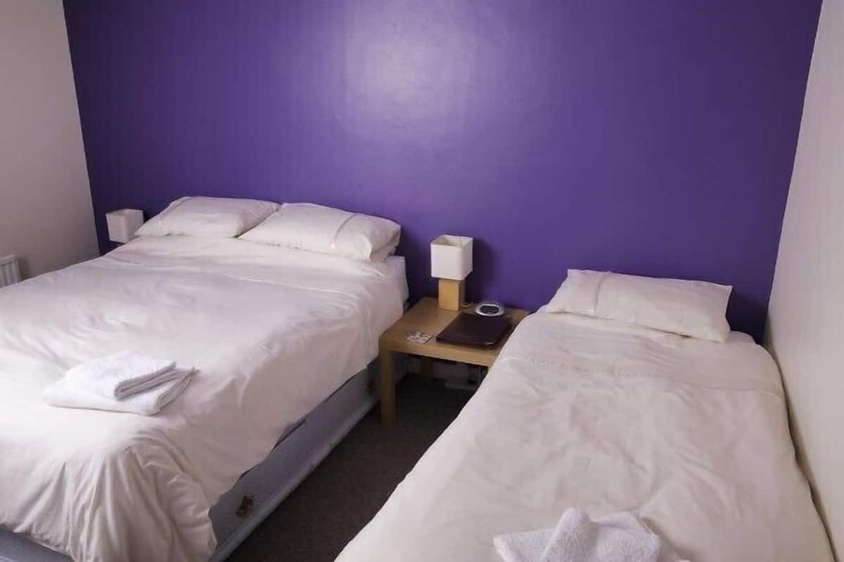 Family Room, Ensuite (2 + 1) | Iron/ironing board, free WiFi, wheelchair access