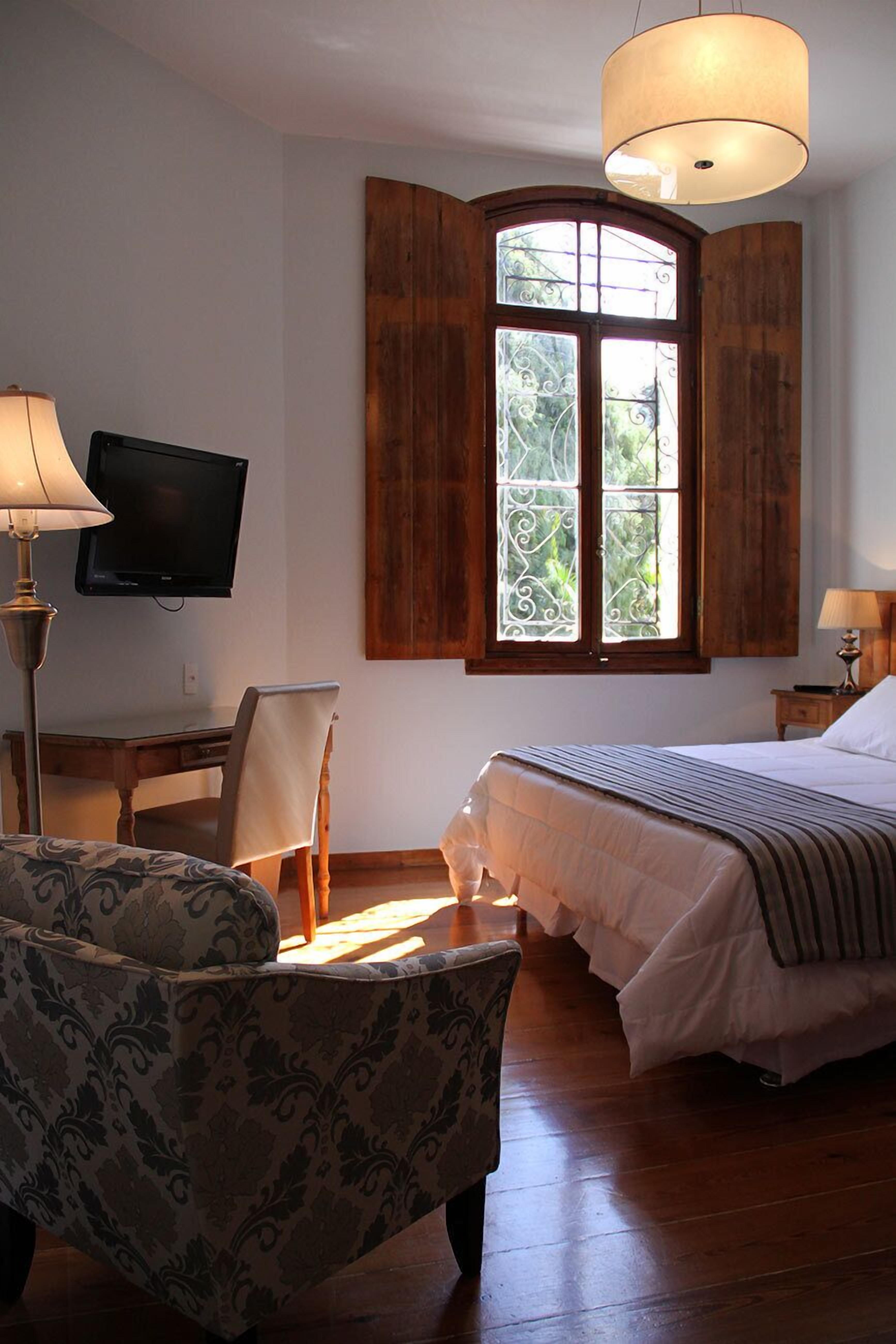 1 bedroom, minibar, desk, laptop workspace