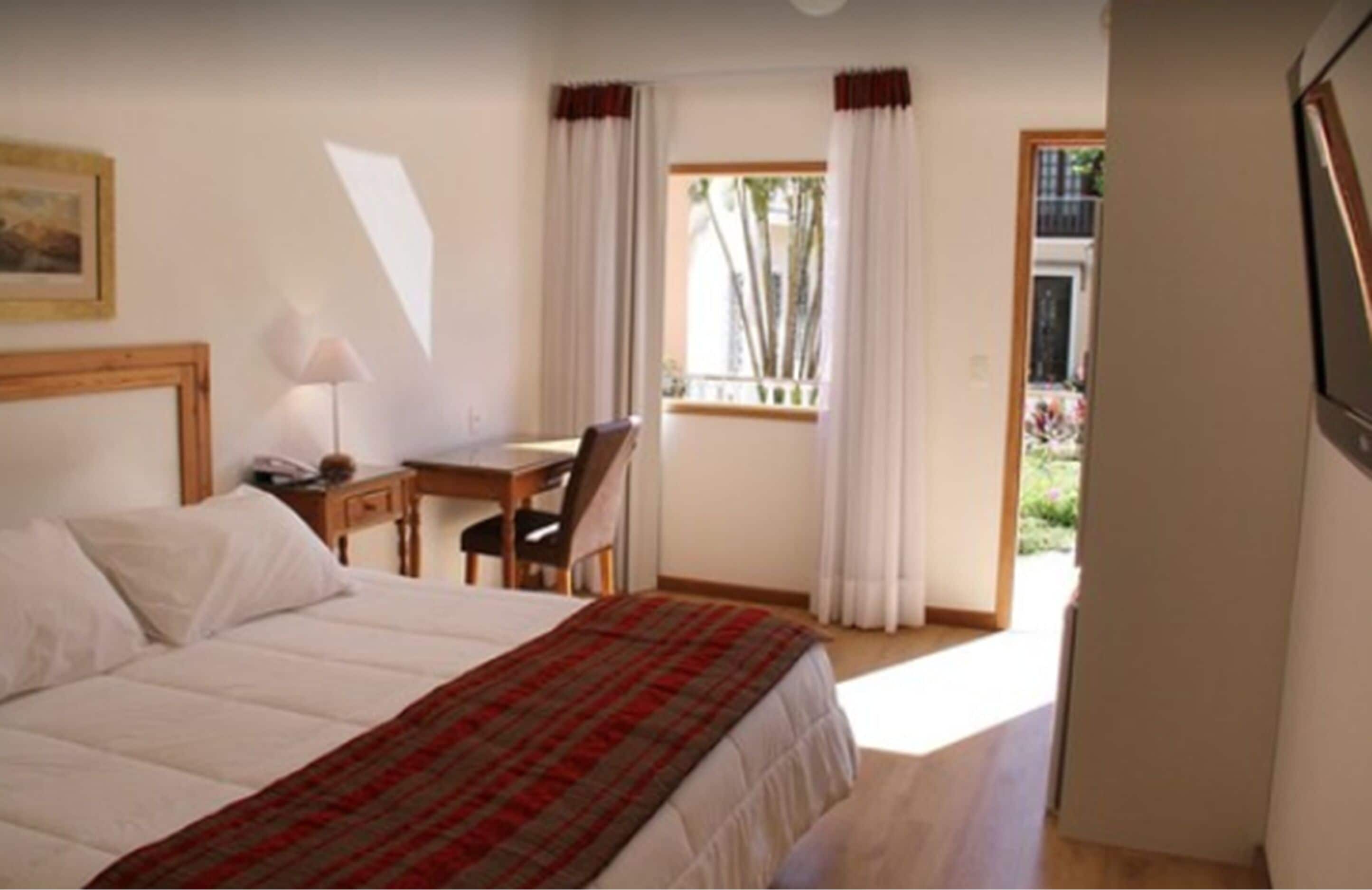 1 bedroom, minibar, desk, laptop workspace