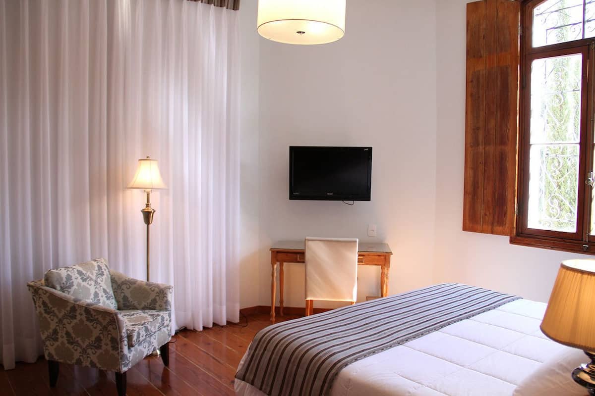 Premium kamer | 1 slaapkamer, een minibar, een bureau, een laptopwerkplek
